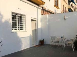 Vista exterior de Estudi de lloguer en  Sevilla Capital amb Aire condicionat