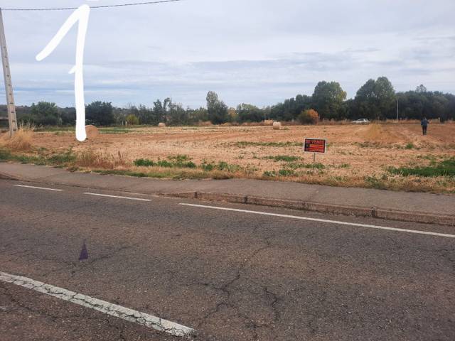Terreno residencial en Venta en Calle el Rio, 28 en Villaobispo de Otero