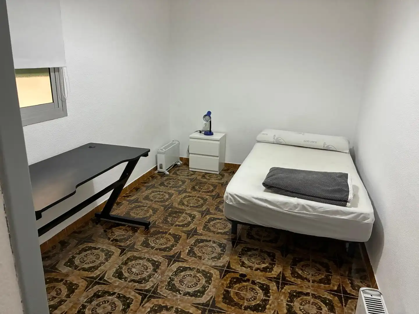 Dormitori de Pis de lloguer en Granada amb Moblat, Forn i Rentadora