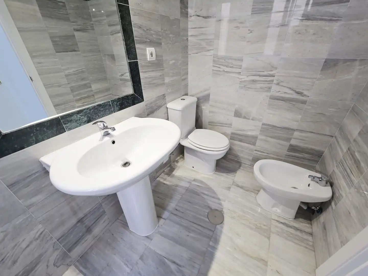 Baño de Piso en venta en Polopos con Terraza y Piscina comunitaria