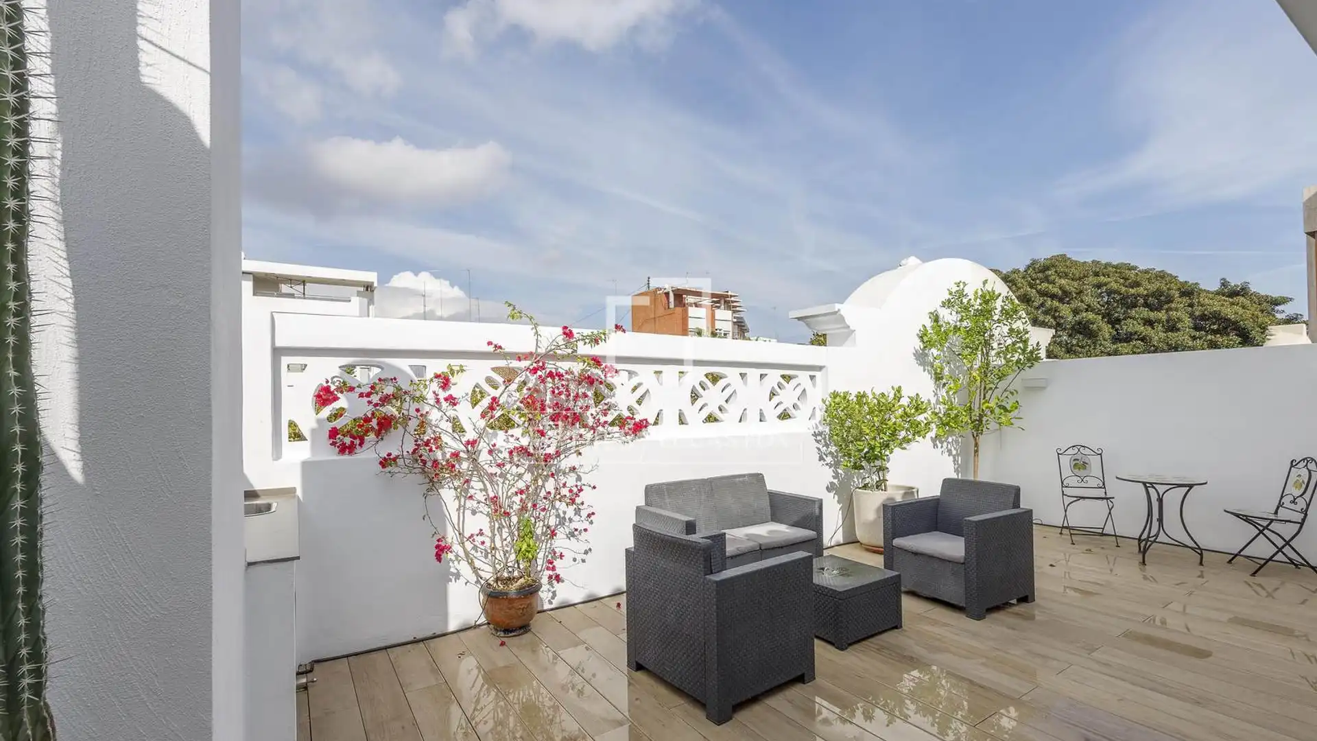 Terrace of Attic for rent in  Valencia Capital  with Air Conditioner, Heating and Parquet flooring
