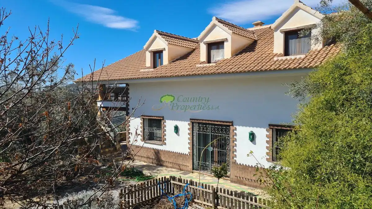 Vista exterior de Finca rústica en venda en Canillas de Albaida amb Aire condicionat, Calefacció i Jardí privat