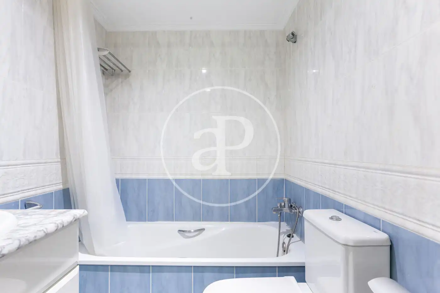 Baño de Piso en venta en Valencia con Aire acondicionado, Calefacción y Terraza