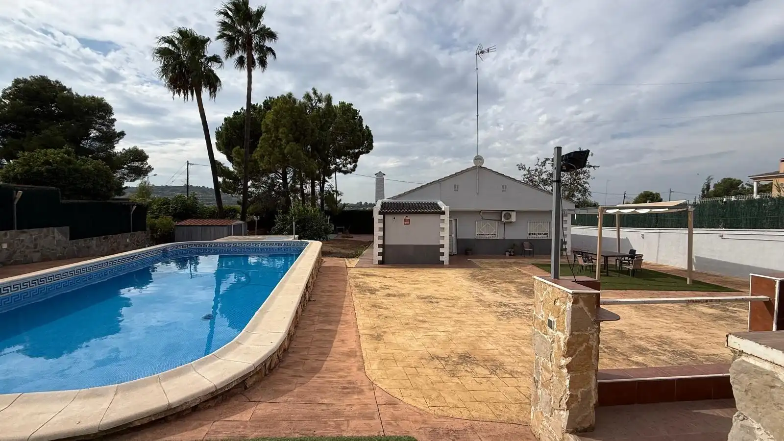 Piscina de Casa o xalet en venda en Chiva amb Aire condicionat, Calefacció i Jardí privat