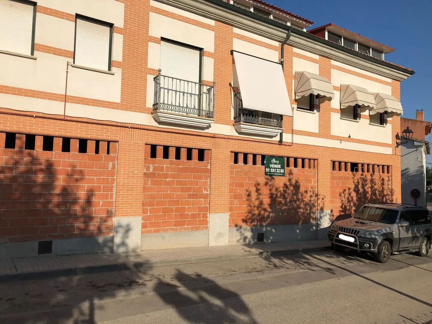 Vista exterior de Local en venta en Anchuelo