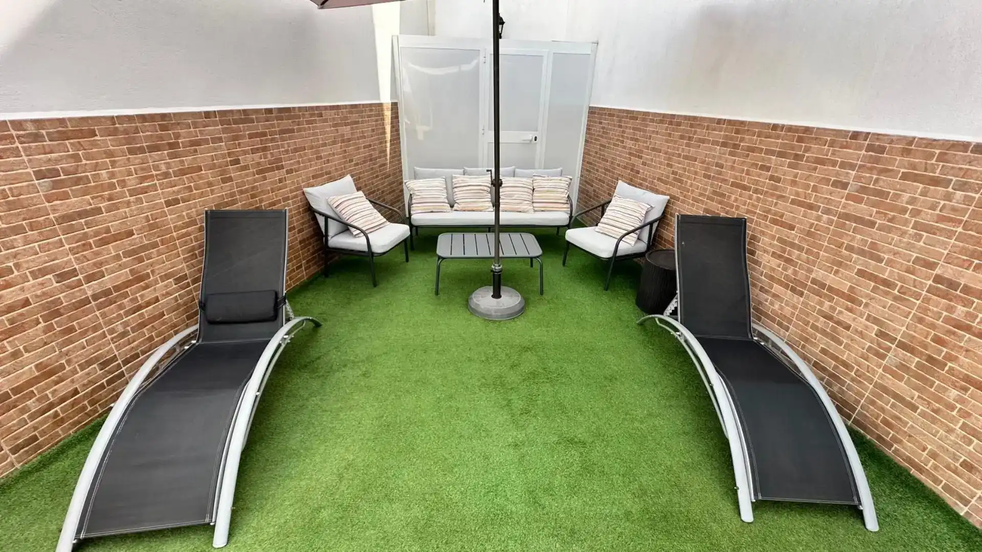 Terrassa de Casa o xalet en venda en La Línea de la Concepción amb Aire condicionat, Jardí privat i Traster