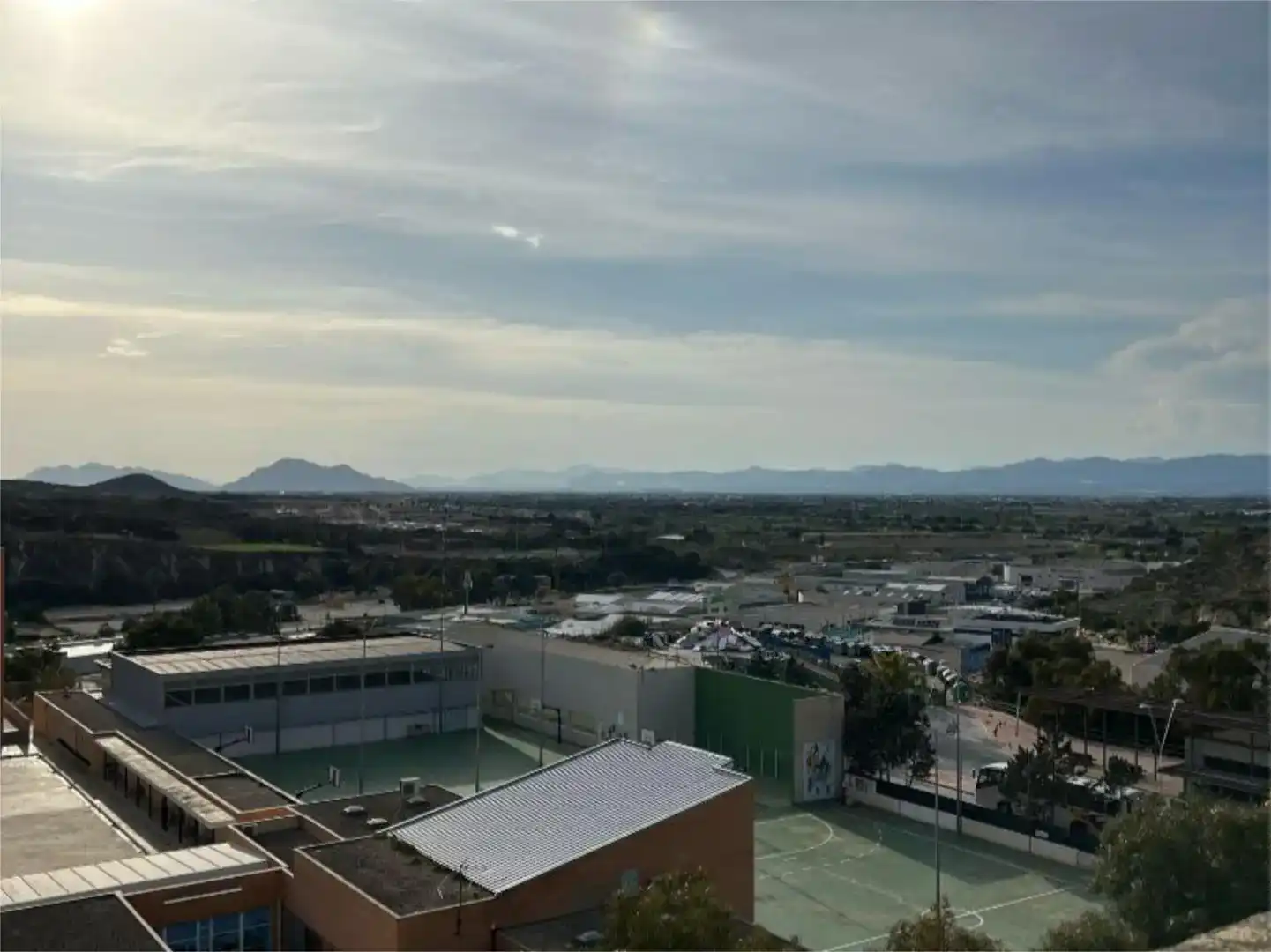 Vista exterior de Àtic en venda en Guardamar del Segura amb Aire condicionat i Balcó