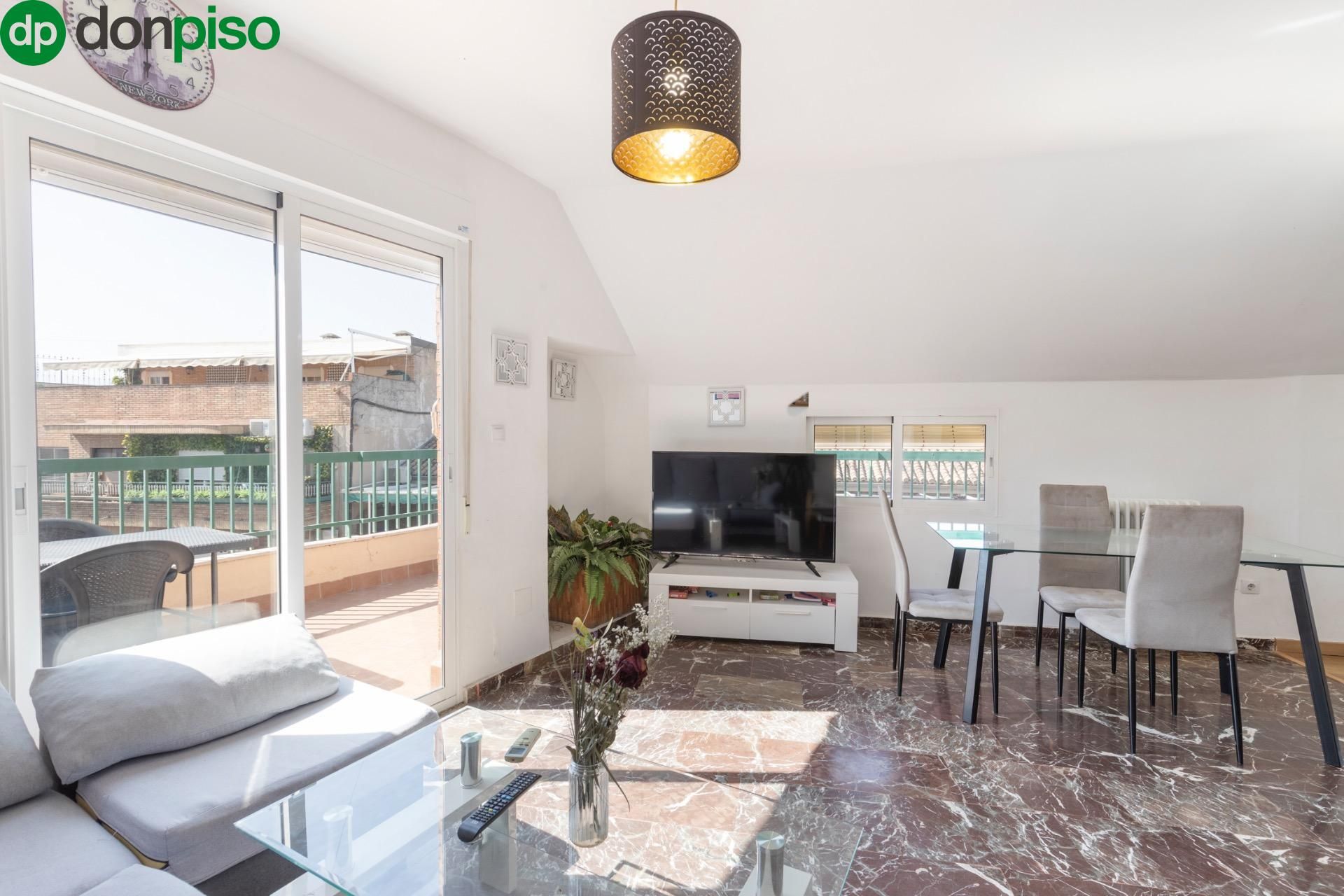 Außenansicht von Dachboden zum verkauf in  Granada Capital mit Klimaanlage, Heizung und Terrasse
