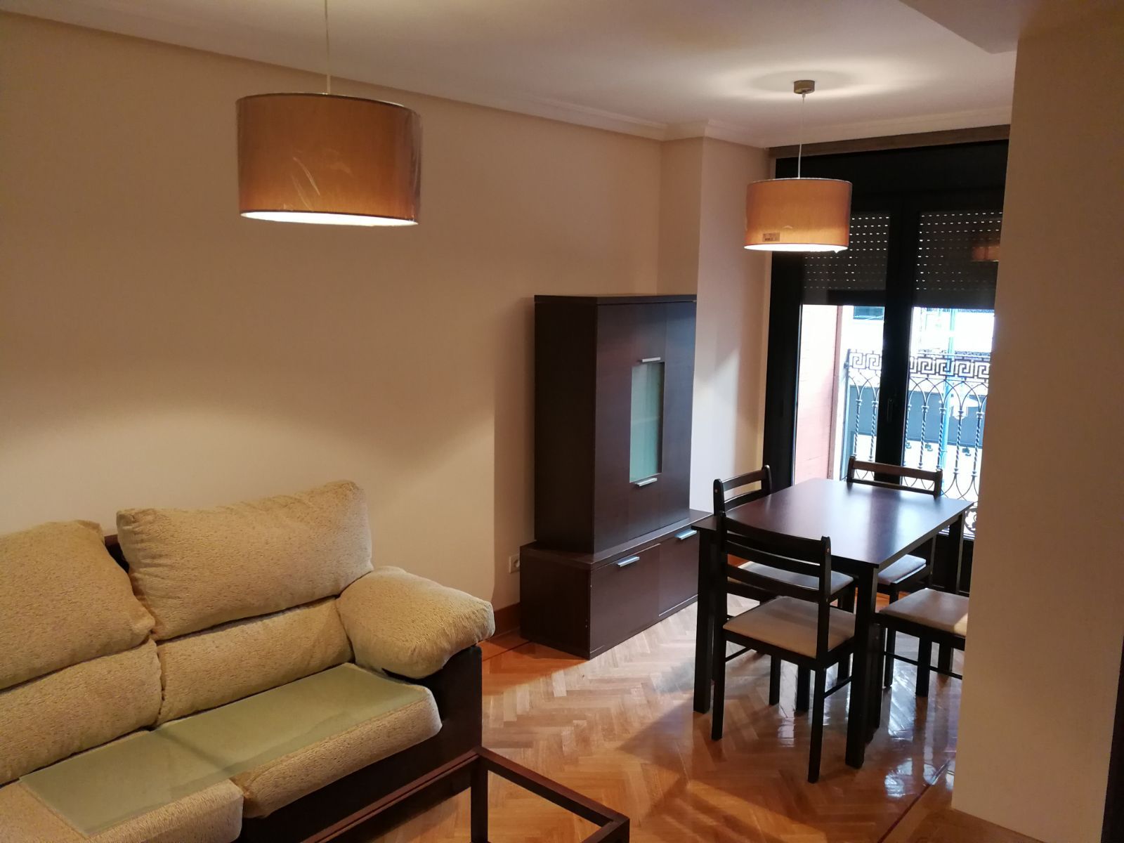 Sala de estar de Piso de alquiler en Talavera de la Reina con Calefacción, Parquet y Amueblado