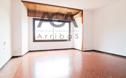 Flat for sale in Badalona  with Air Conditioner