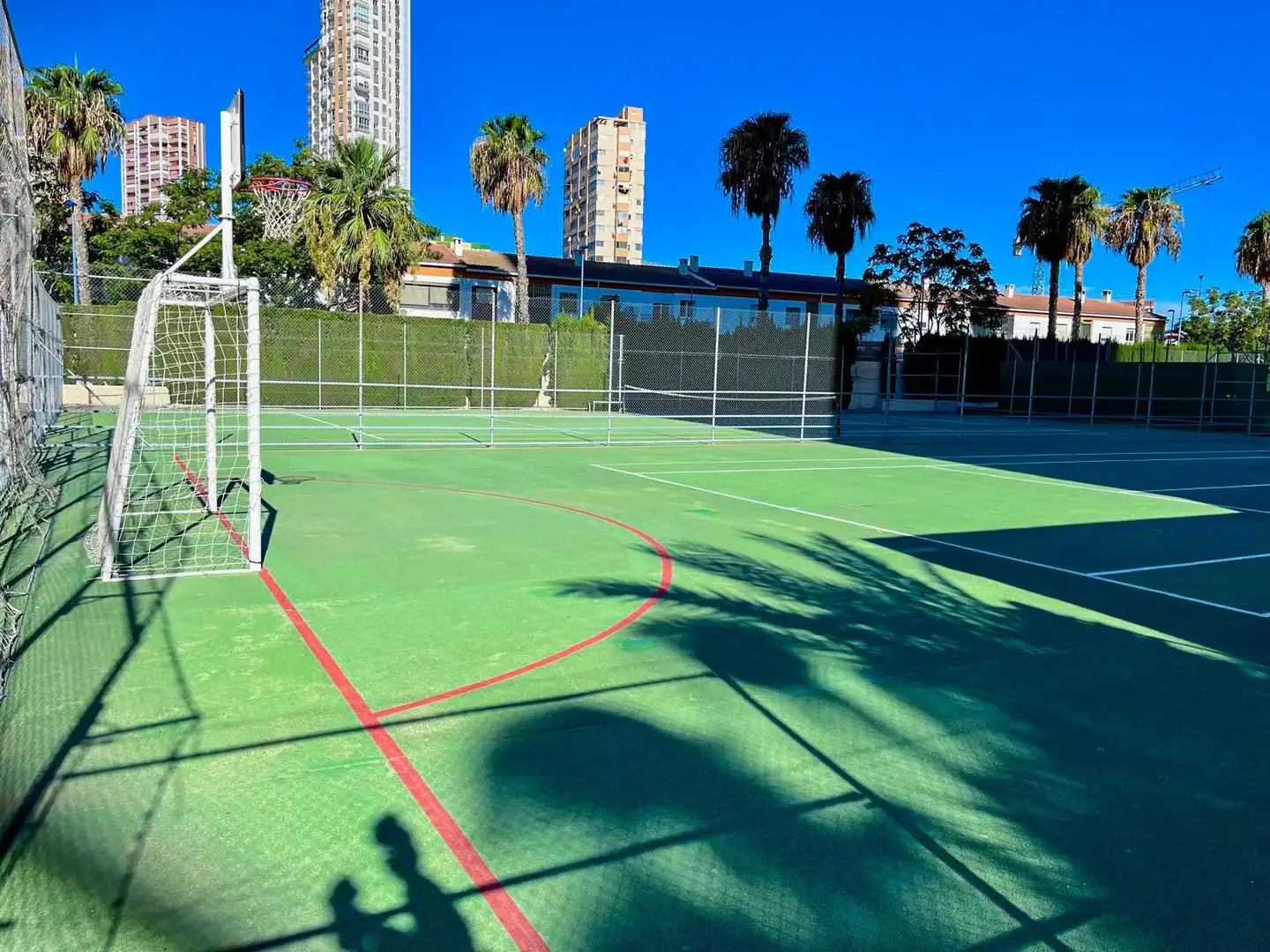 Vista exterior de Dúplex en venda en Benidorm amb Aire condicionat, Calefacció i Jardí privat