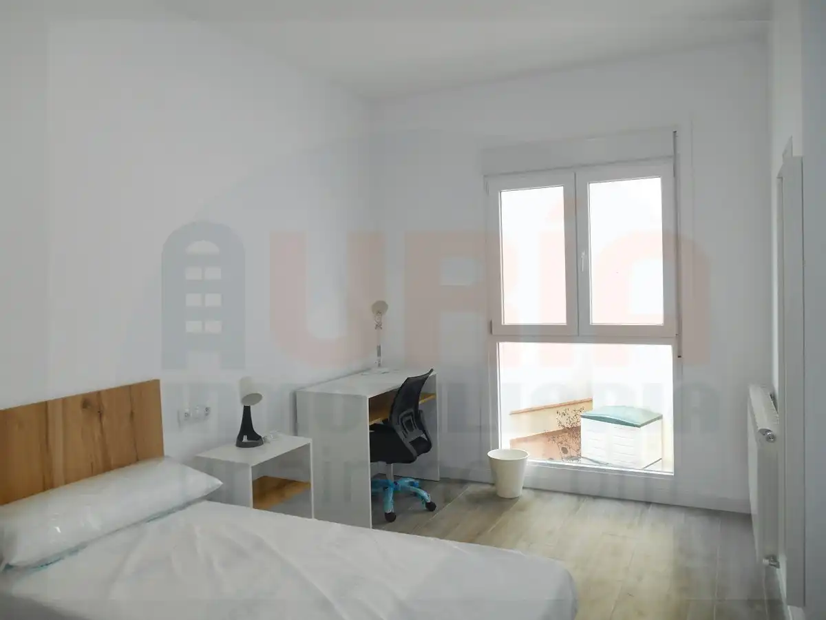Habitación de Piso de alquiler en Oviedo  con Calefacción, Amueblado y Horno