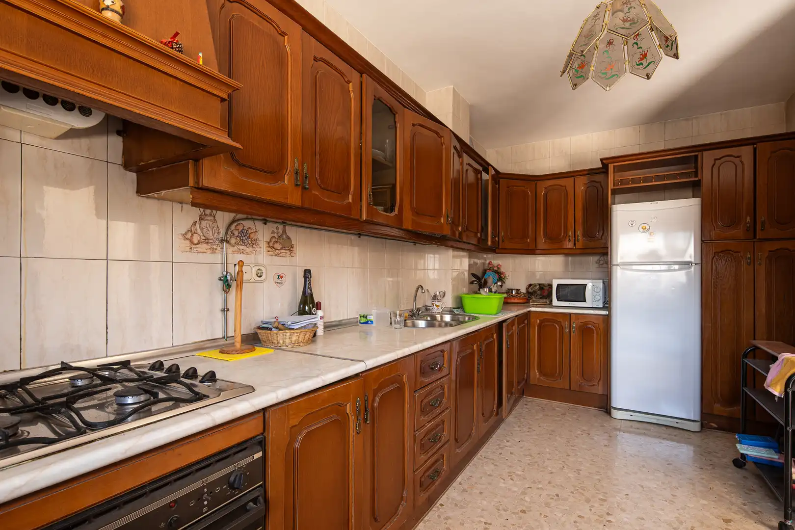 Küche von Einfamilien-Reihenhaus zum Verkauf in Granada mit Klimaanlage, Privatgarten und Terrasse