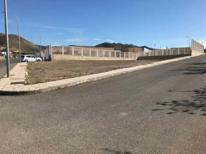 Terreno residencial en venta en Calle Rafael Alberti, imagen 2