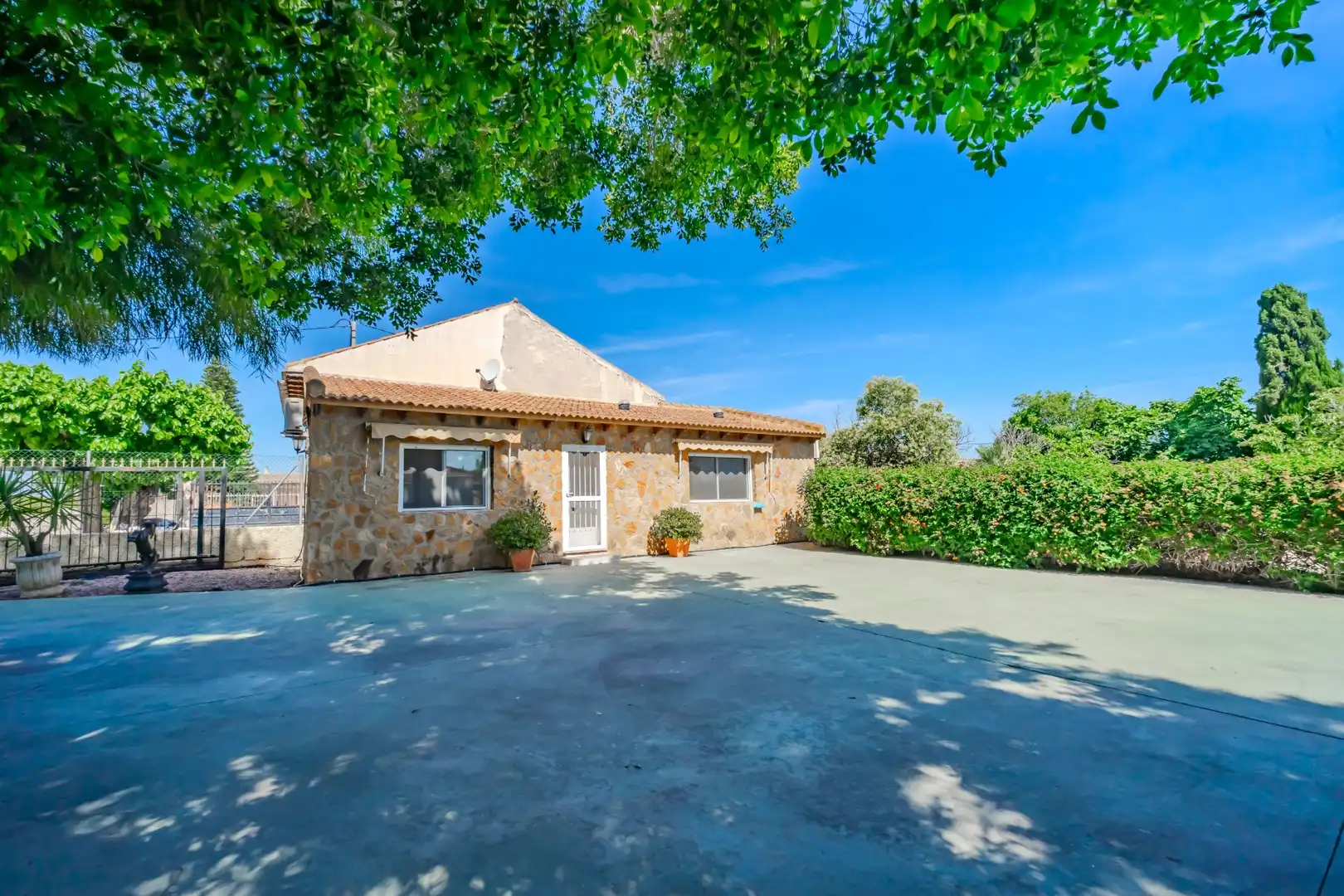 Vista exterior de Finca rústica en venda en Daya Vieja amb Terrassa i Piscina