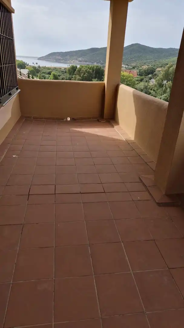 Terrassa de Casa o xalet en venda en Algeciras amb Calefacció, Jardí privat i Terrassa