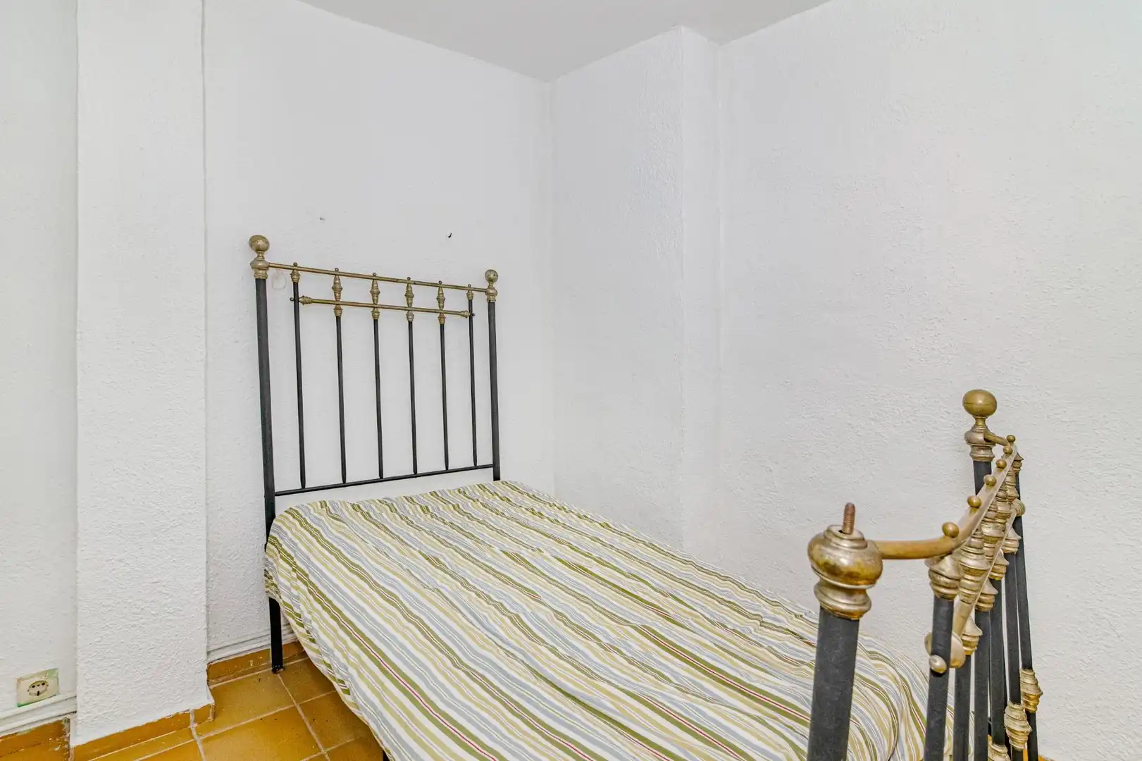 Habitación de Casa o chalet en venta en Cúllar Vega con Calefacción y Balcón