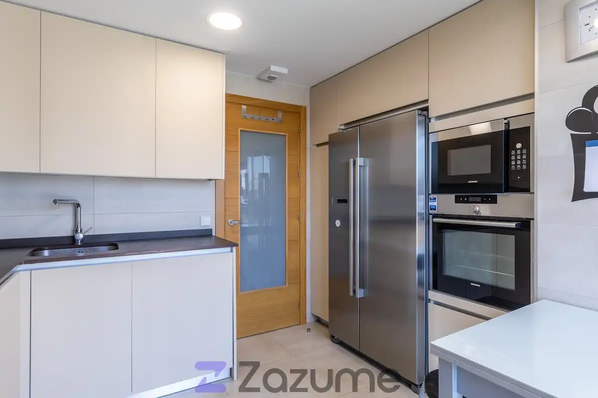 Kitchen of Flat for rent in Madrid  with Air Conditioner, Private garden and Terrace