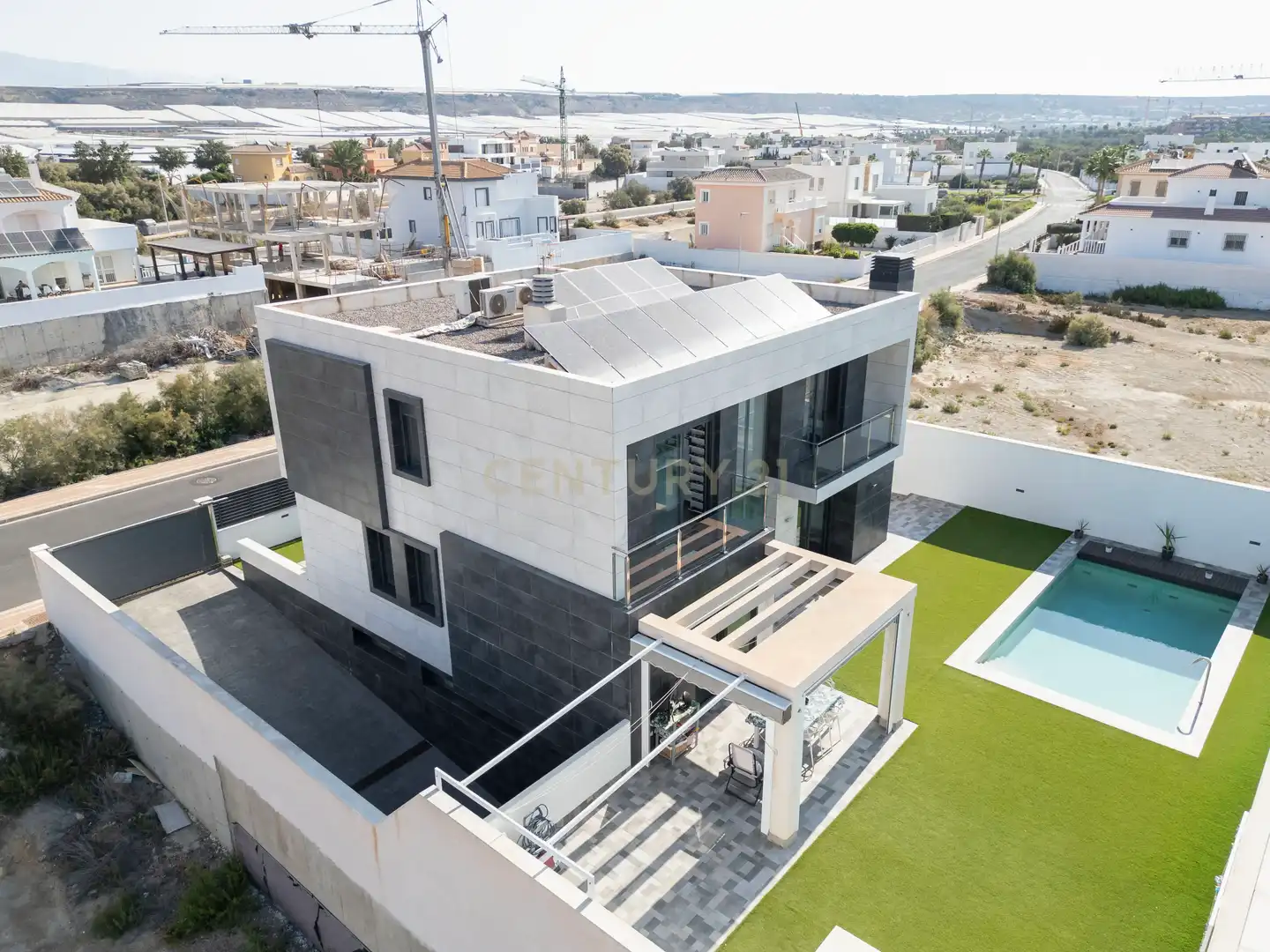 Vista exterior de Casa o xalet en venda en El Ejido amb Aire condicionat, Jardí privat i Traster