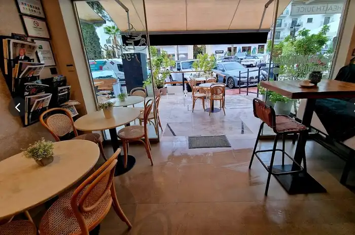 Local comercial en traspaso en Nueva Andalucía