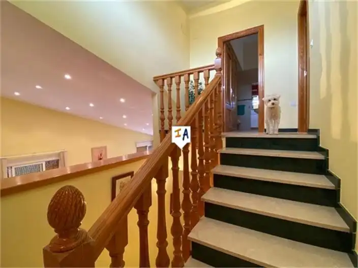 Einfamilien-Reihenhaus zum Verkauf in Íllora mit Terrasse, Abstellraum und Schwimmbad