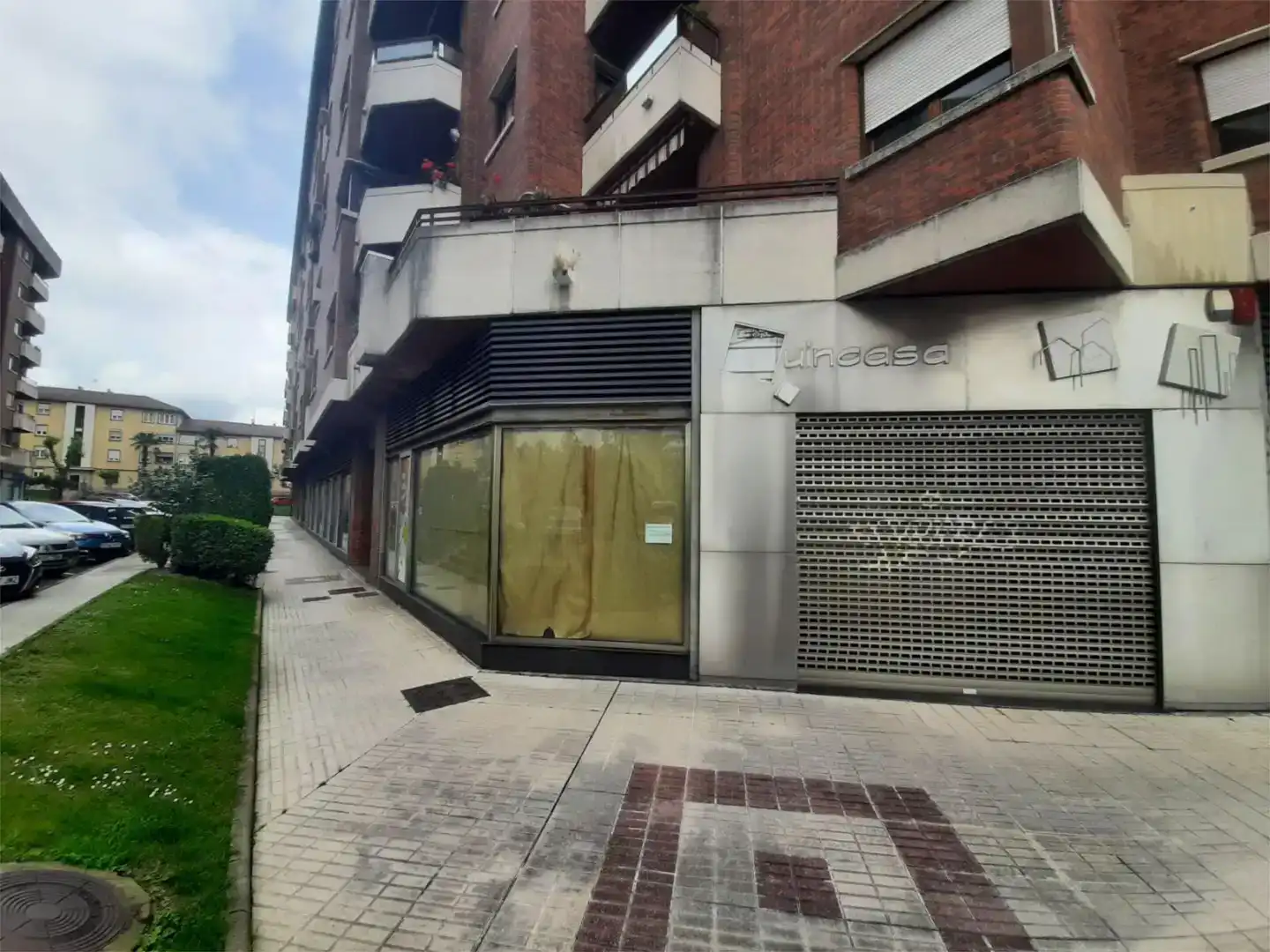 Local de lloguer en Oviedo  amb Aire condicionat