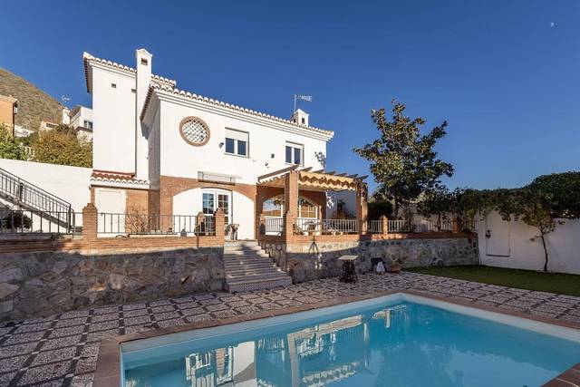Casa-chalet en Venta en Calle Adelfas en Cenes de la Vega