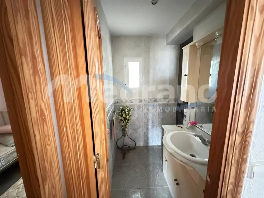 Badezimmer von Wohnung zum Verkauf in Benidorm mit Privatgarten, Schwimmbad und Möbliert