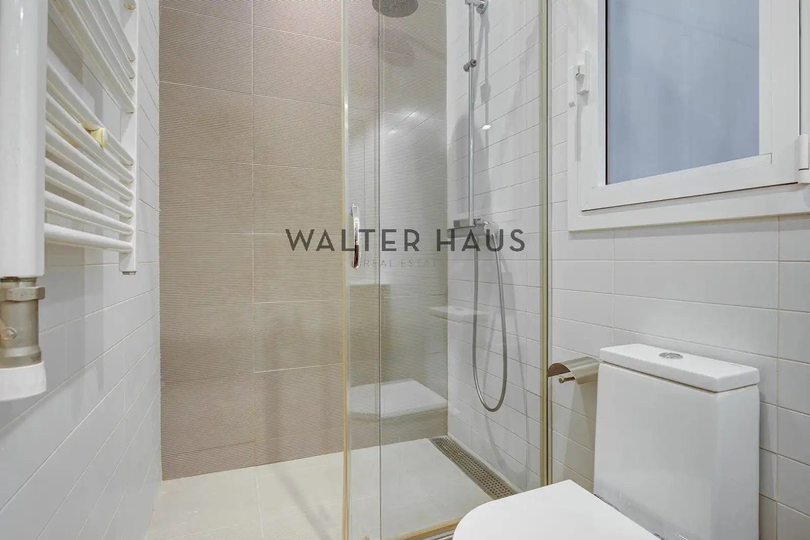 Baño de Piso en venta en Barcelona con Aire acondicionado, Terraza y Horno