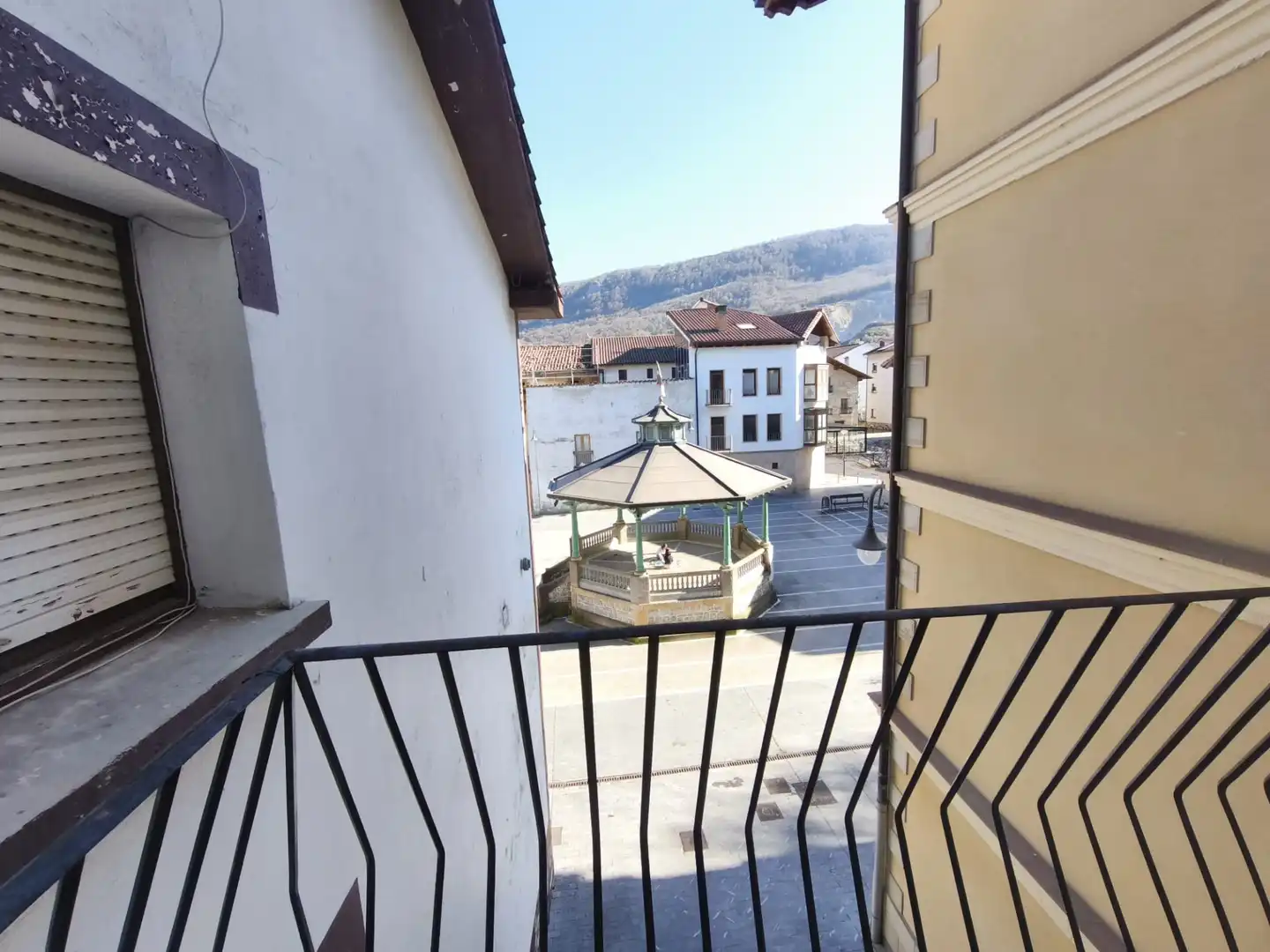 Vista exterior de Casa adosada en venda en Olazti / Olazagutía amb Balcó