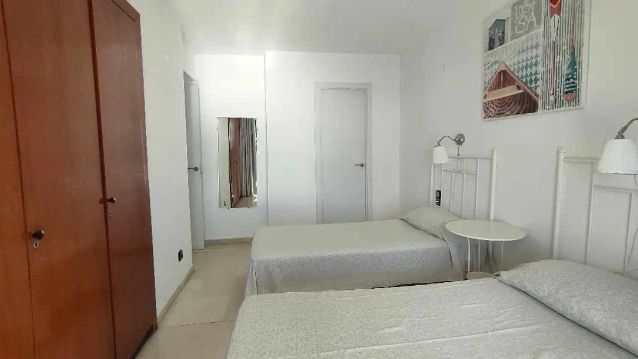 Habitación de Apartamento en venta en Benidorm con Aire acondicionado, Amueblado y Piscina comunitaria