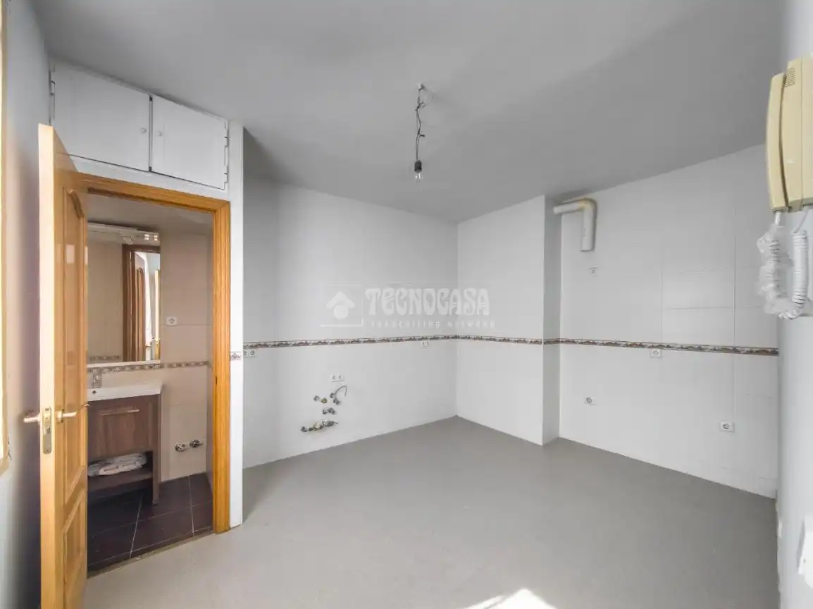 Habitación de Piso en venta en Madrid con Alarma