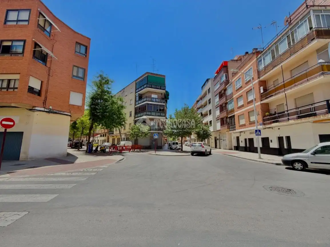 Vista exterior de Pis en venda en Albacete amb Terrassa