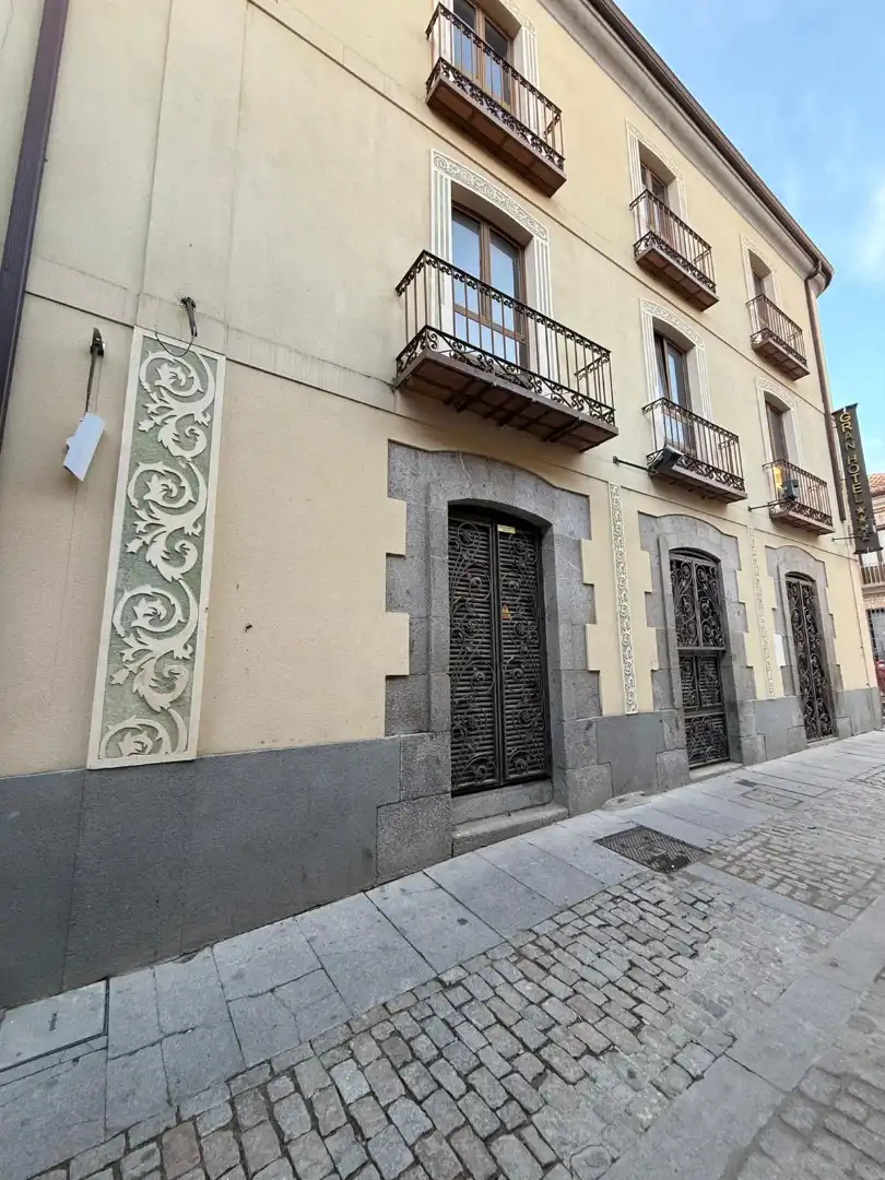 Vista exterior de Edificio en venta en Ávila