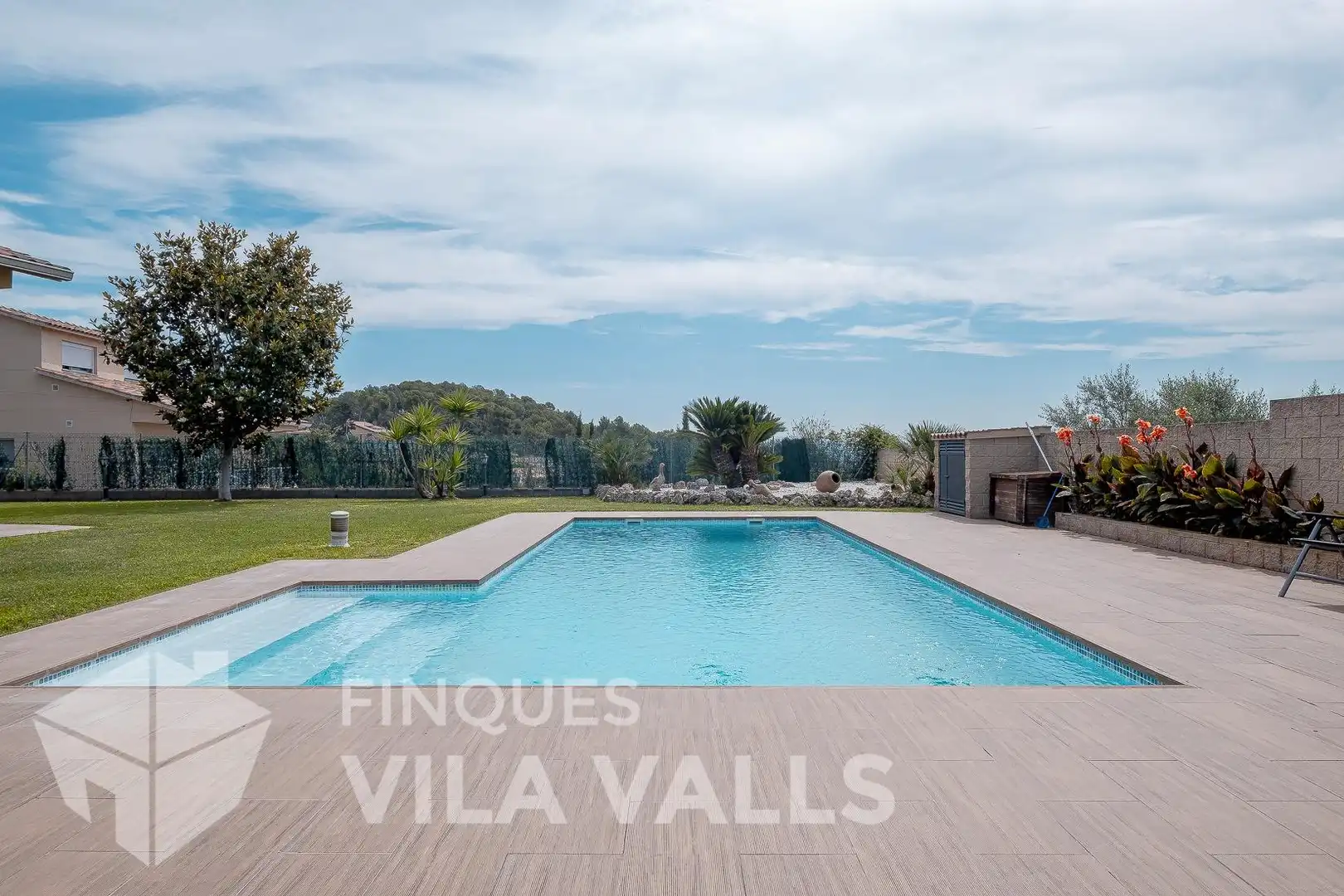 Xalet amb piscina en venda a Carrer c cirerer