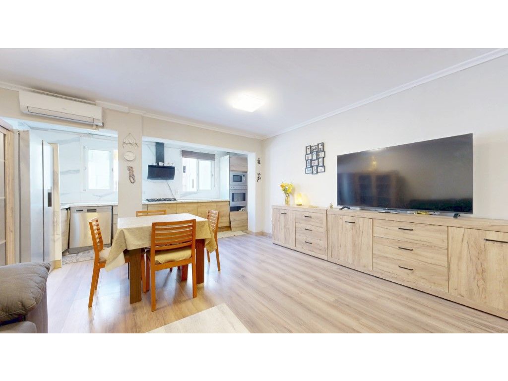 Exterior view of Flat for sale in  Valencia Capital  with Air Conditioner and Balcony