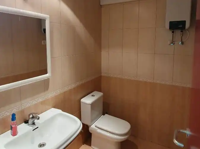 Baño de Local en venta en Santander con Parquet, Amueblado y Alarma