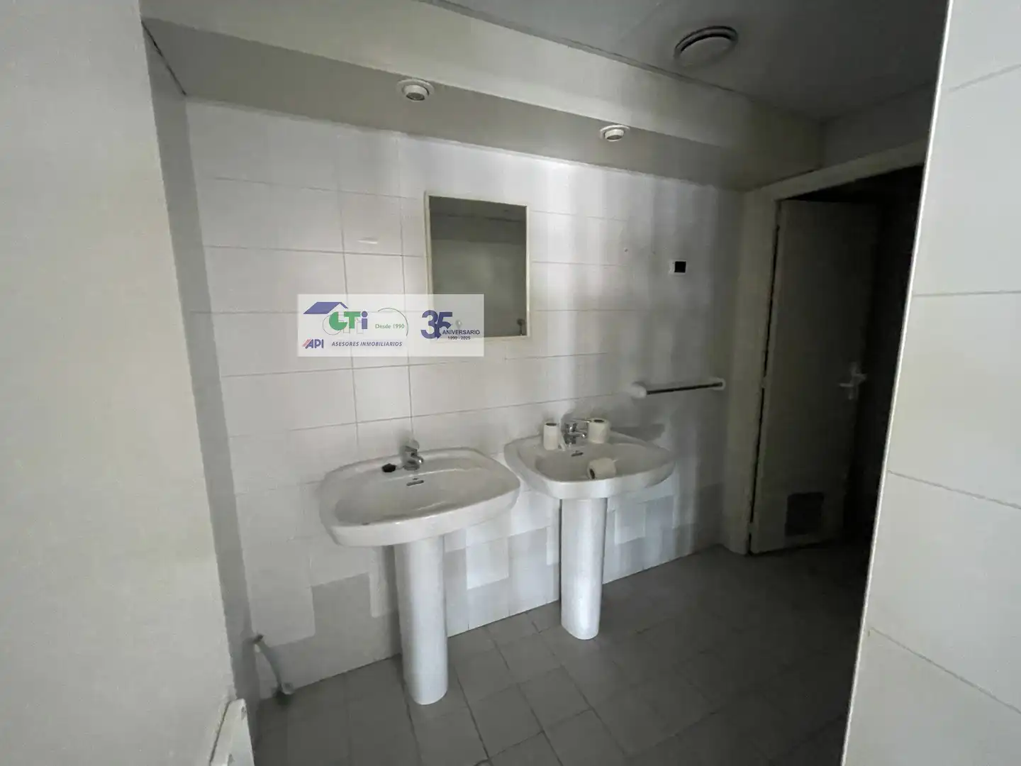 Badezimmer von Fabrikhallen zur Miete in Zaragoza