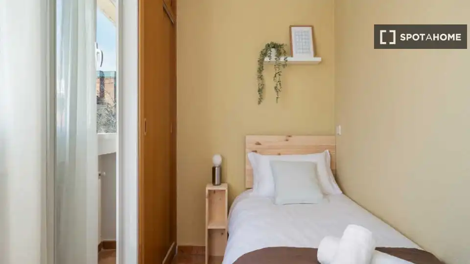 Habitación de Piso para compartir en Madrid con Aire acondicionado, Terraza y Amueblado