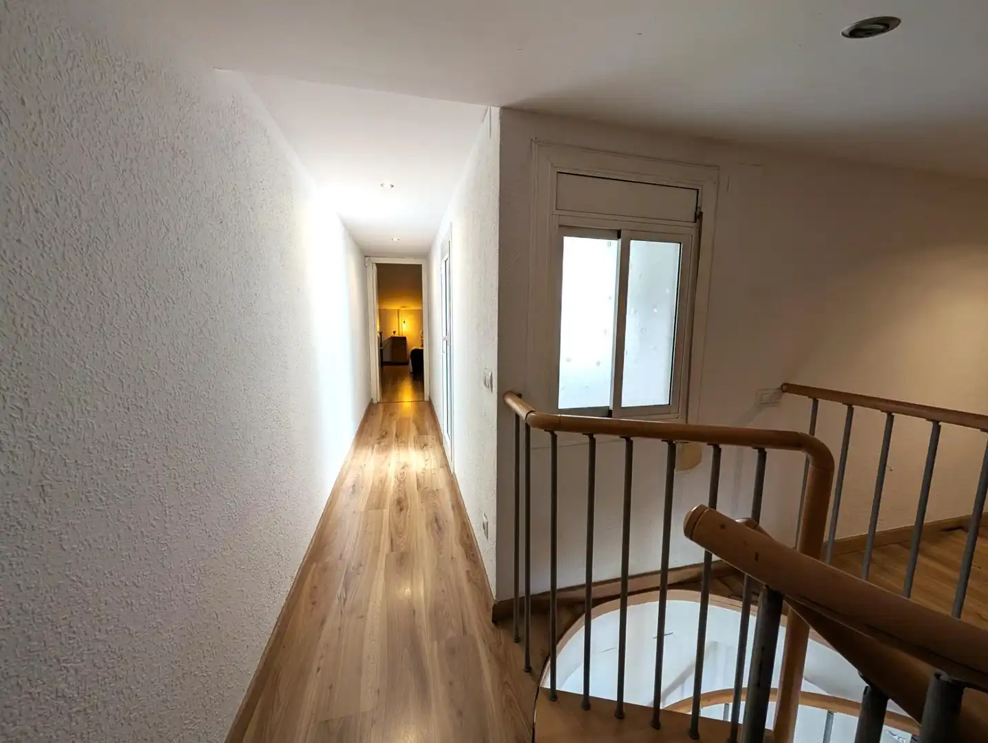 Dúplex en venta en Sant Vicenç Dels Horts con Aire acondicionado, Calefacción y Terraza