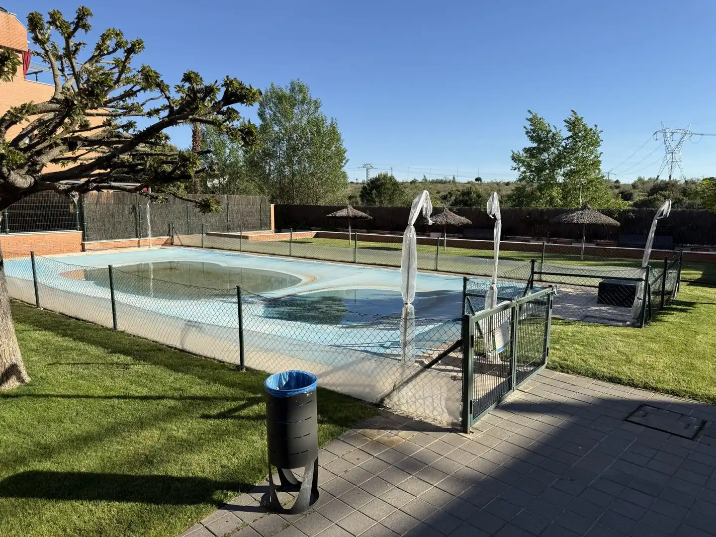 Swimming pool of Flat for rent in Las Rozas de Madrid  with Air Conditioner, Parquet flooring and Terrace