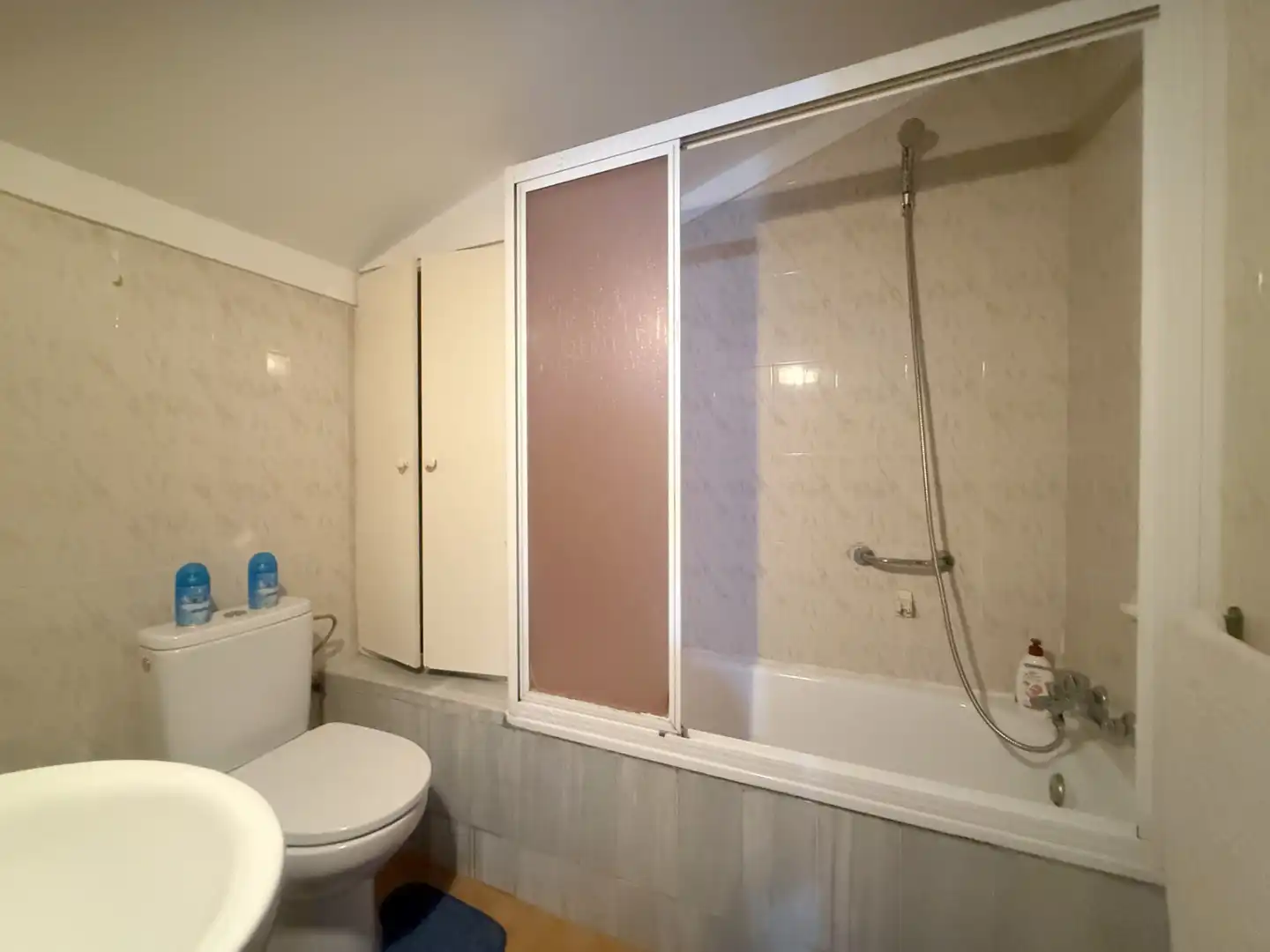 Badezimmer von Einfamilien-Reihenhaus zum Verkauf in Creixell mit Klimaanlage, Heizung und Terrasse