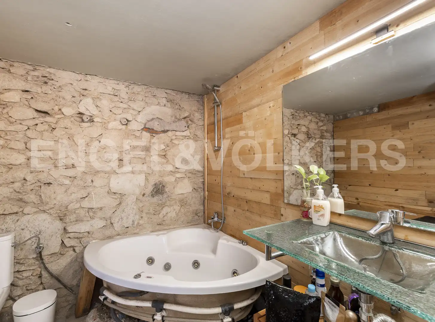 Bany de Casa adosada en venda en Arenys de Munt amb Calefacció, Terrassa i Jacuzzi