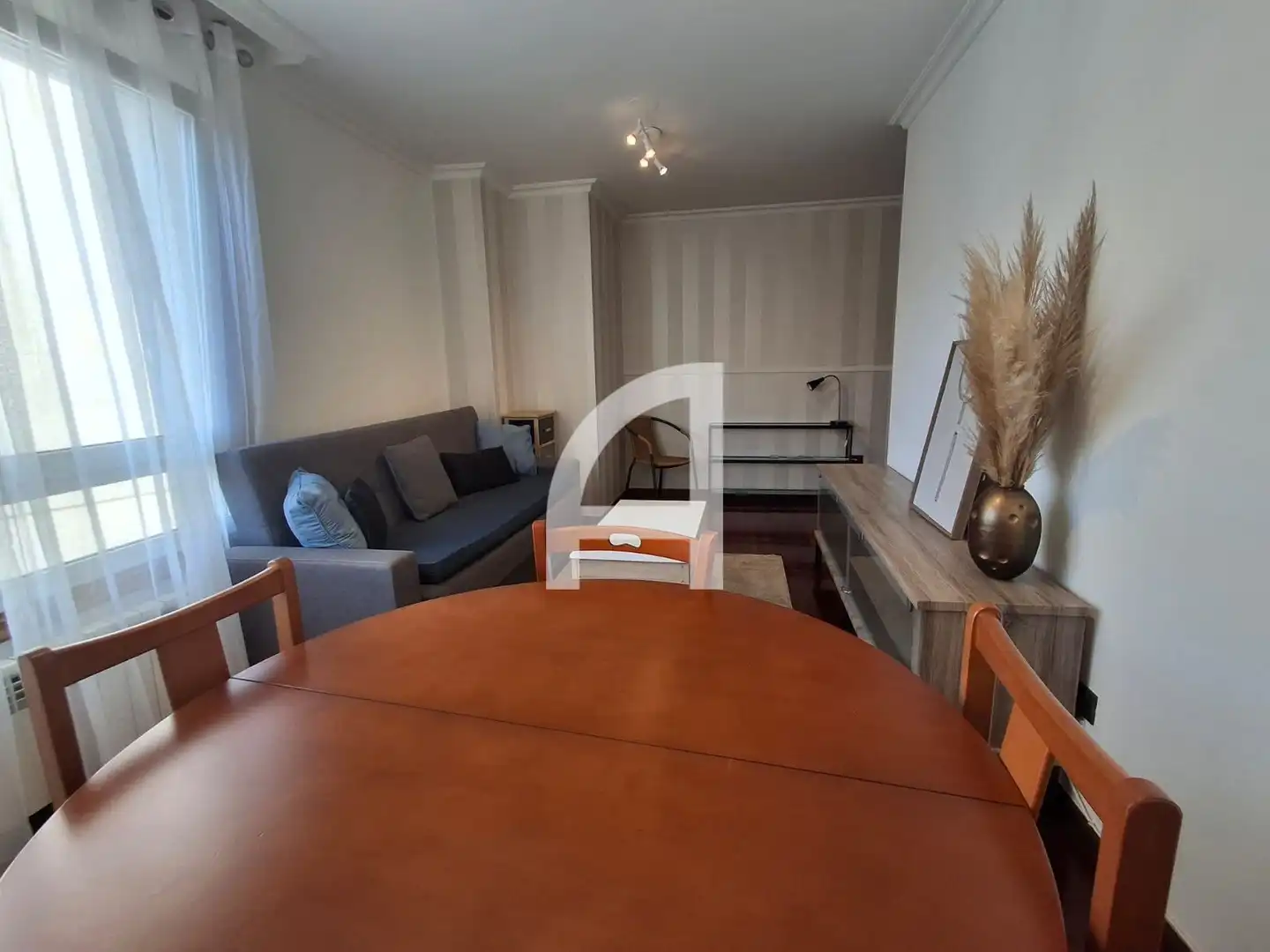 Wohnung zur Miete in R. de Rosalía de Castro, Centro - Areal
