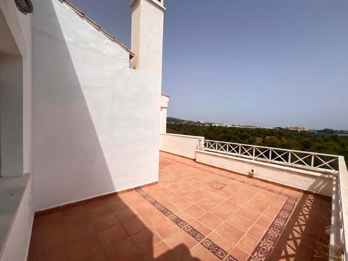 Terrasse von Dachboden zur Miete in Marbella mit Klimaanlage, Terrasse und Abstellraum