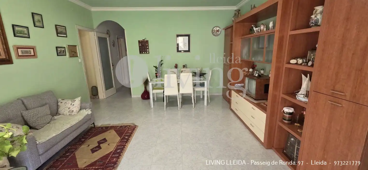 Piso con terraza en venta en Avinguda Alcalde Porqueres, imagen 2