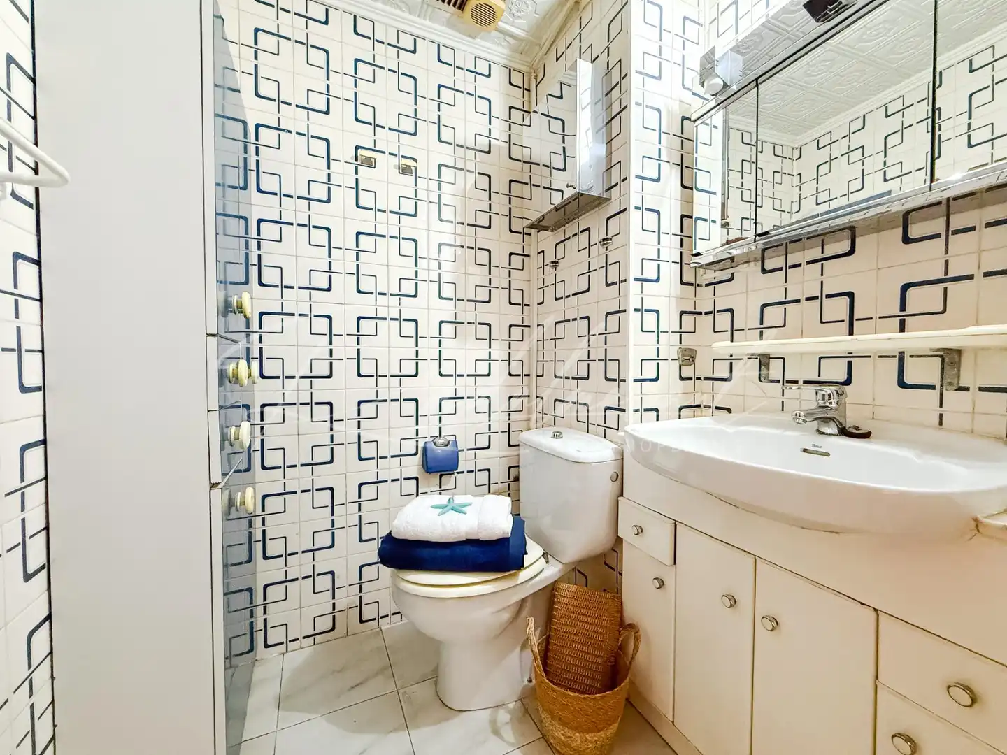 Bathroom of Flat for sale in Centre