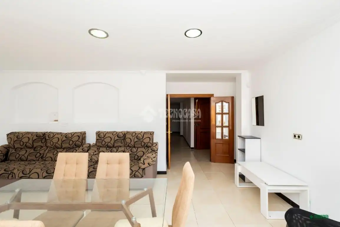Sala de estar de Piso en venta en Almería con Calefacción y Balcón