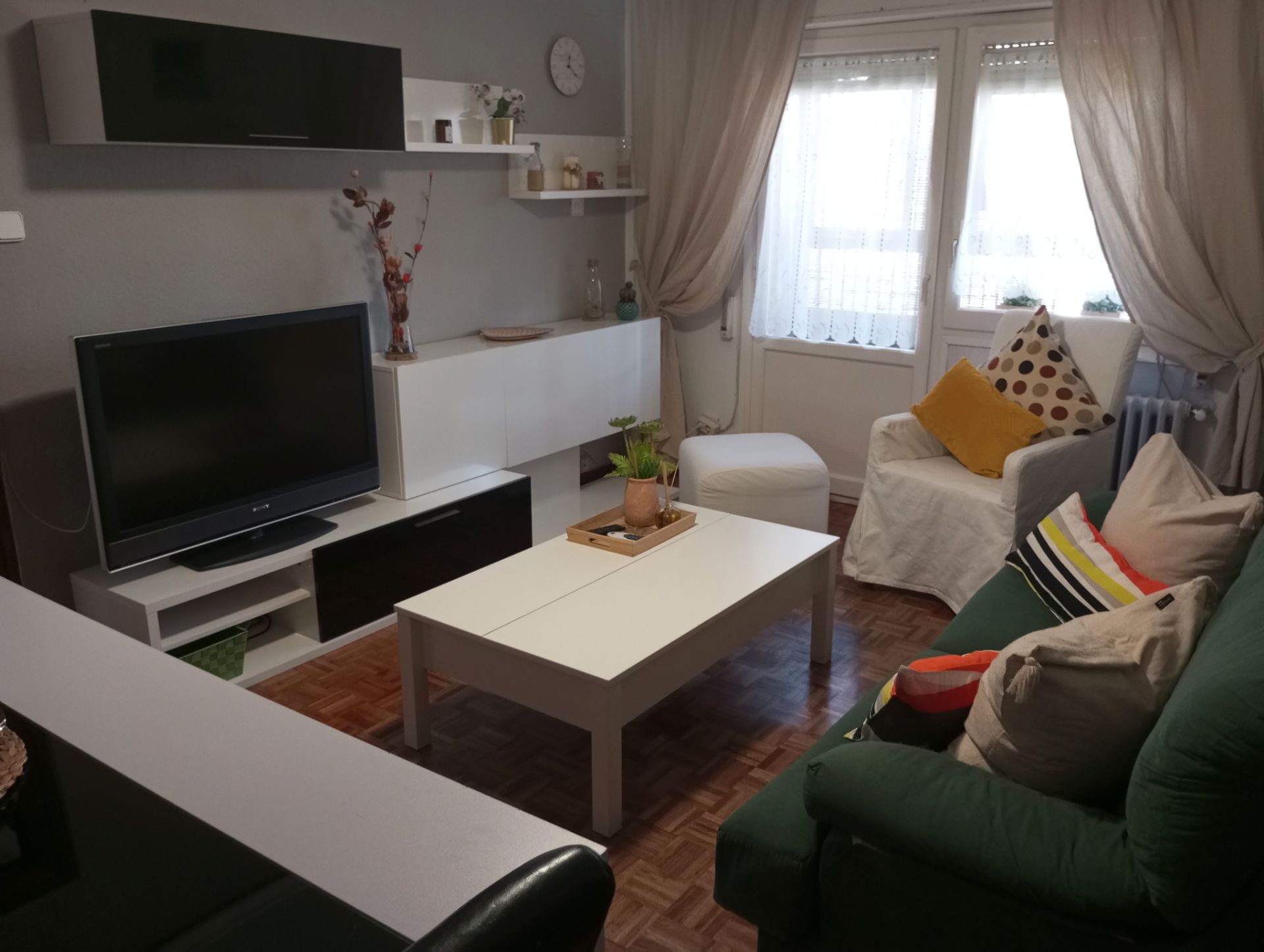 Living room of Flat to rent in  Zaragoza Capital  with Heating, Parquet flooring and Terrace
