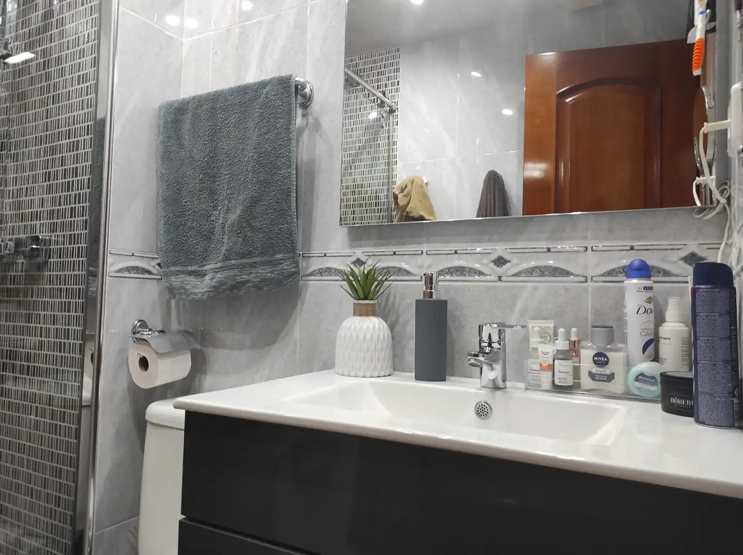 Bathroom of Flat for sale in Sant Just Desvern  with Air Conditioner, Heating and Balcony